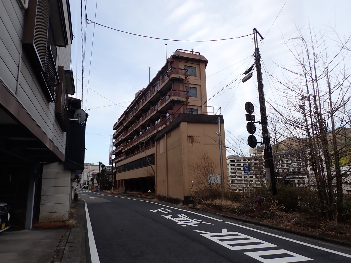 鬼怒川温泉 かつて300万人の観光客を迎え入れたホテルたちの今 兵どもが夢の跡 廃墟ホテル群 雪豹の旅