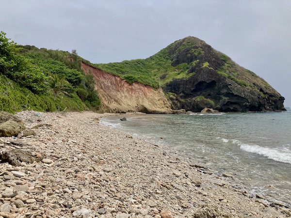 南崎海岸と小富士