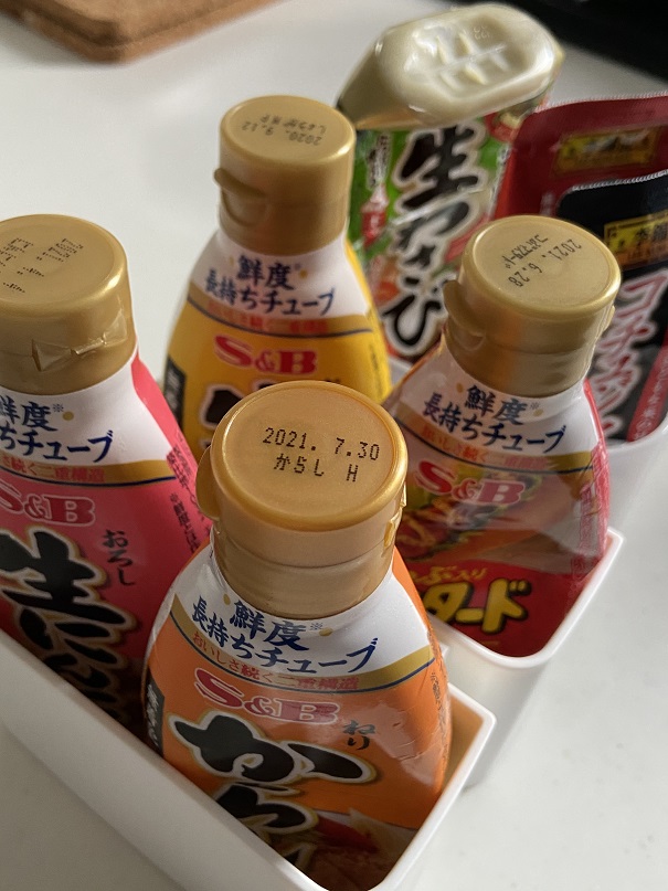 セリア 冷蔵庫収納 大きな薬味チューブのすっきり収納 北海道のだいどころ