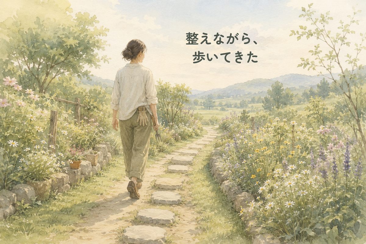 花に囲まれた小道を、園芸用の手袋と道具を持った人物が前を向いて歩いている水彩風イラスト