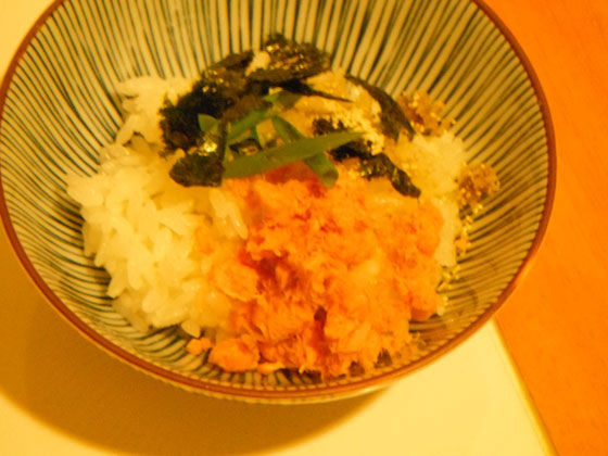 お湯をかける前の鮭茶漬け