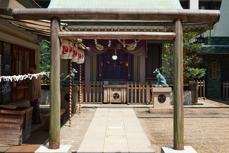 渋谷の宮益御嶽神社はニホンオオカミの狛犬がいる珍しい神社です