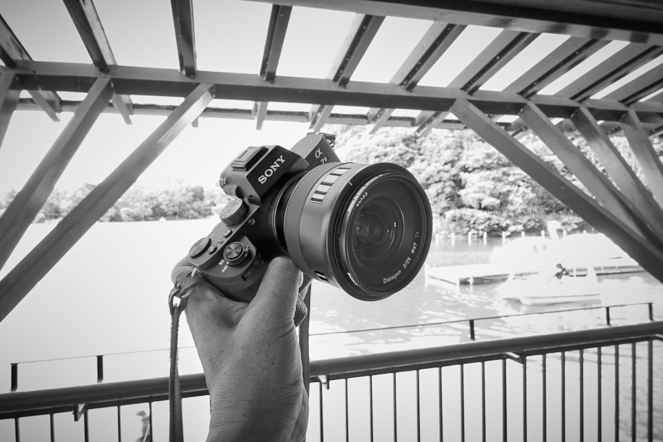 ZEISS Batis 2/25で、白黒、セピア写真。Jpeg 撮って出しの作例を載せ
