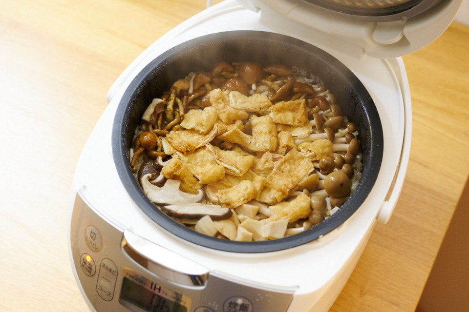 きのこご飯4合分を炊飯器で炊きました。