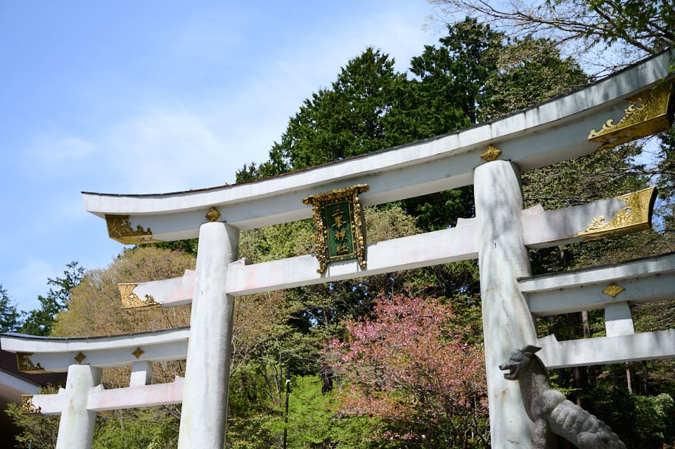 三峯神社の三ツ鳥居。