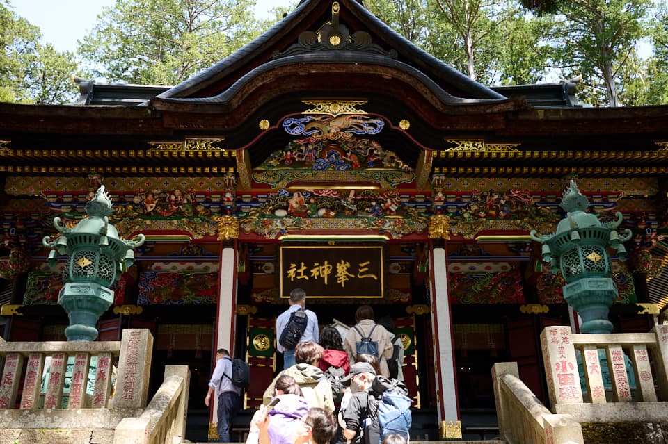 三峯神社の拝殿。