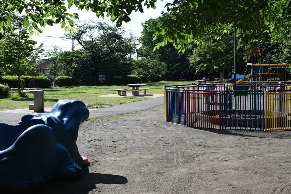多摩川台公園の遊具がある広場。