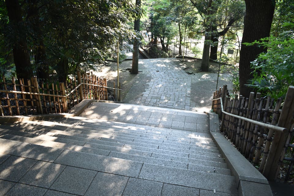 渋谷氷川神社の参道。