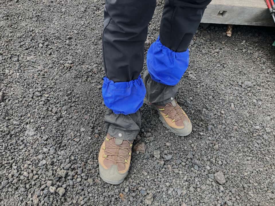 宝永山の登山ではスパッツがあった方がいい。