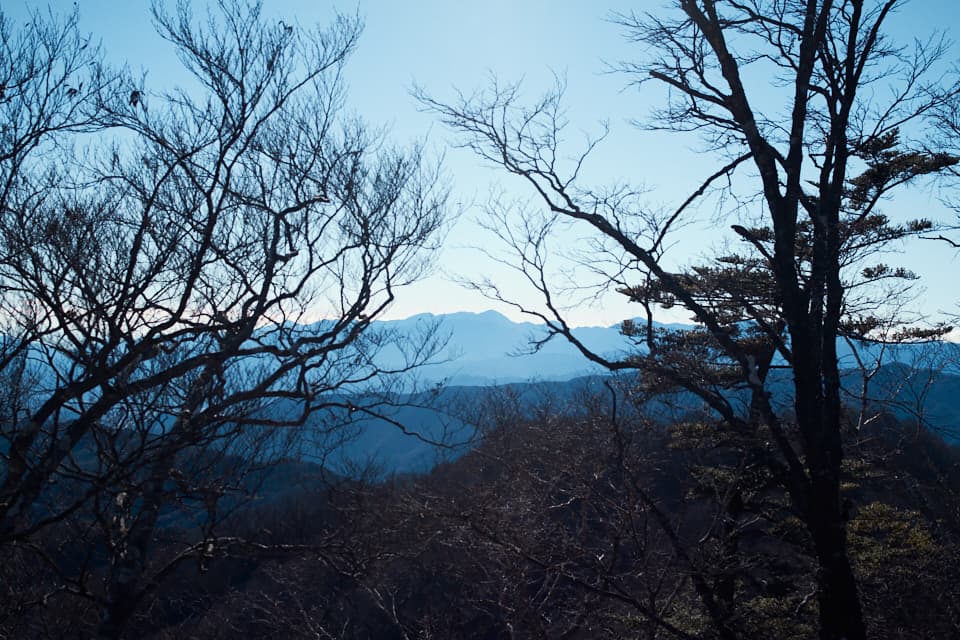 三頭山東峰展望台からの眺め
