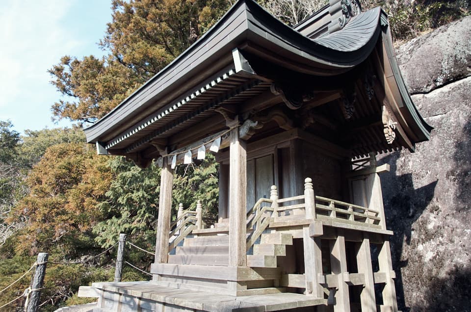 高天原にある稲村神社。