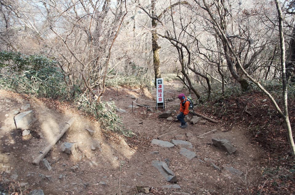 筑波山の男体山頂からの下り。