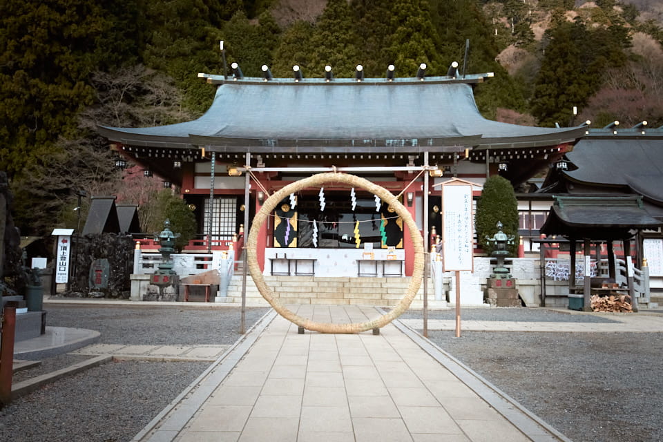 茅の輪のある大山阿夫利神社。