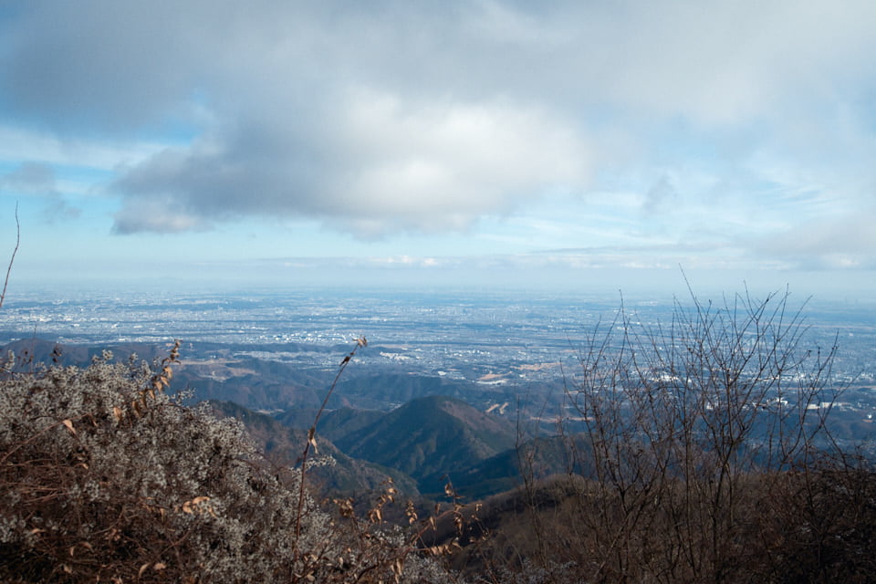 大山山頂のトイレの横からの景色。