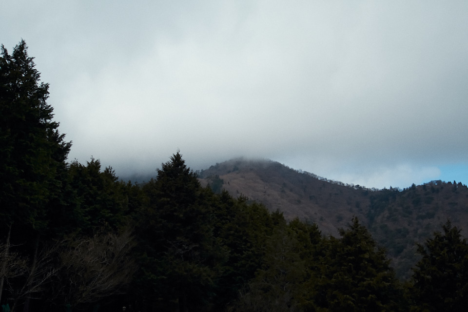 山頂は曇って見えません。