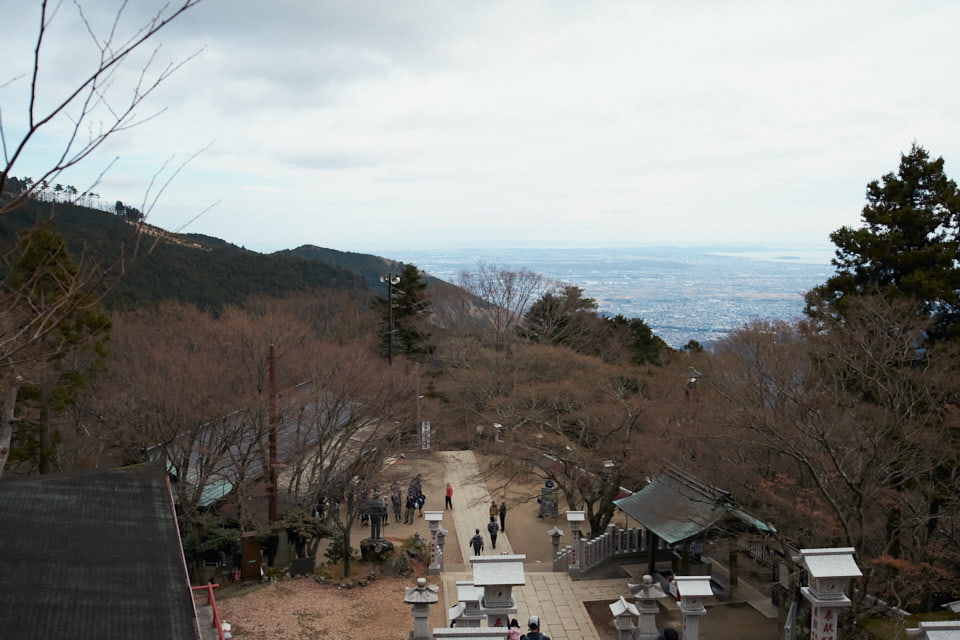 天気の悪い阿夫利神社下社からの眺め。