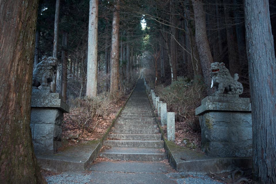 石割神社の403段の階段。