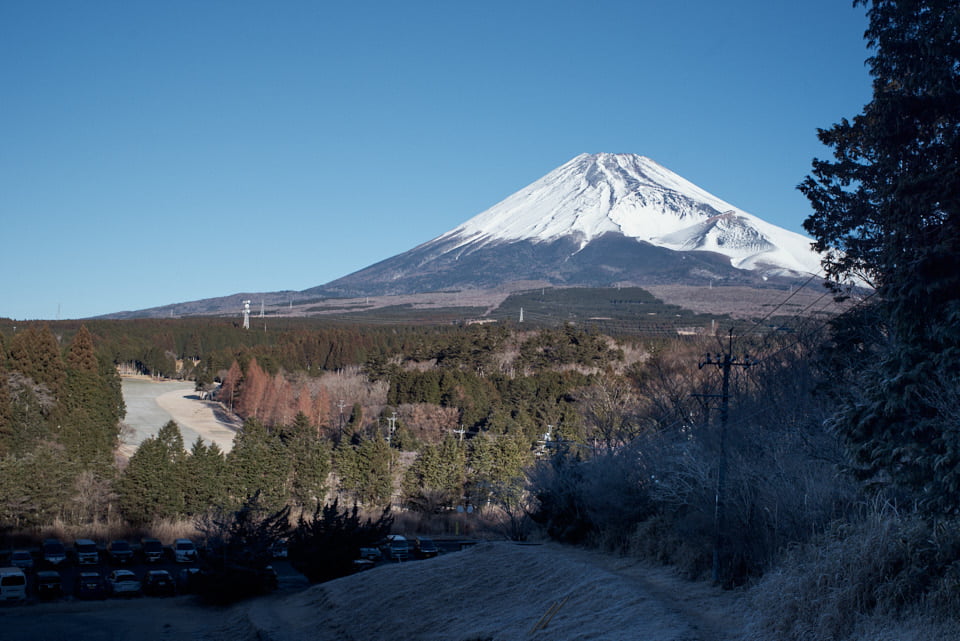 歩きはじめてすぐに見えはじめた富士山。