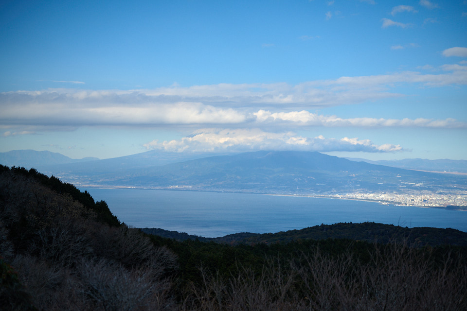 雲に隠れた富士山