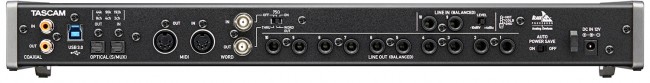 ▲リア・パネルには左からCOAXIAL IN/OUT(RCAピン)、USB(3.0/2.0 Bタイプ)、OPTICAL IN/OUT(ADAT)、WORD IN/OUT(BNC)、ライン・アウト1〜10(TRS)、ライン・イン9/10(TRS)、AUTO POWER SAVEスイッチ、DC IN