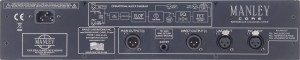 ▲リア・パネル。ブロック・ダイアグラムの下に、メイン・アウト(XLR)、インサート端子(TRSフォーン)、ダイレクト・アウト(XLR:プリアンプ後段)、ライン・イン(XLR)、マイク・イン(XLR)が並ぶ