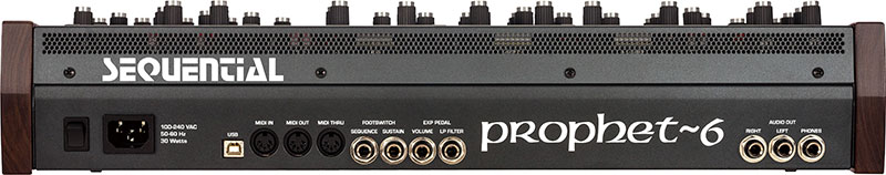 ▲リア・パネル。左より電源端子、USB 2.0端子、MIDI IN/OUT/THRU、フット・スイッチ用のSEQUENCE、SUSTAIN(共にフォーン)、外部ペダル用のVOLUME、LP FILTER(共にフォーン)、右がアナログ出力L/R(フォーン)、ヘッドフォン端子