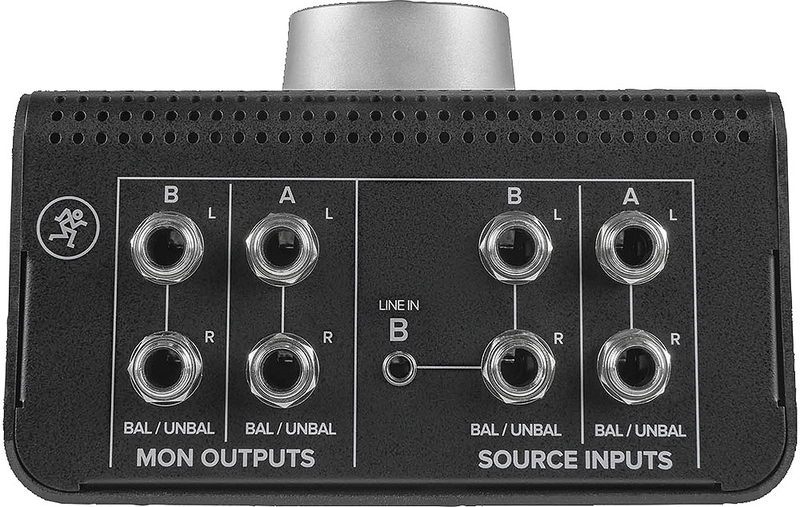 ▲リア・パネル。MON OUTPUTS、SOURCE INPUTSがそれぞれステレオ2系統ある。端子はTRSフォーンで、LINE IN Bとしてステレオ・ミニも併装