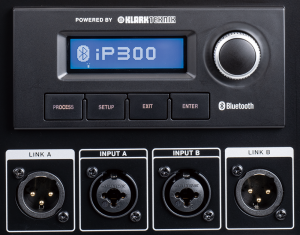 ▲リア・パネル。LCDスクリーンの横にジョグ・ダイアルを装備し、その下にPROCESS/SETUP/EXT/ENTERボタンを用意。入力端子(XLR/フォーン・コンボ)と出力端子(XLR)を2基ずつ装備する