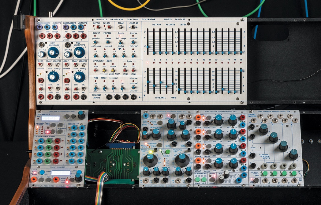BUCHLA 200Eシリーズのモジュール群