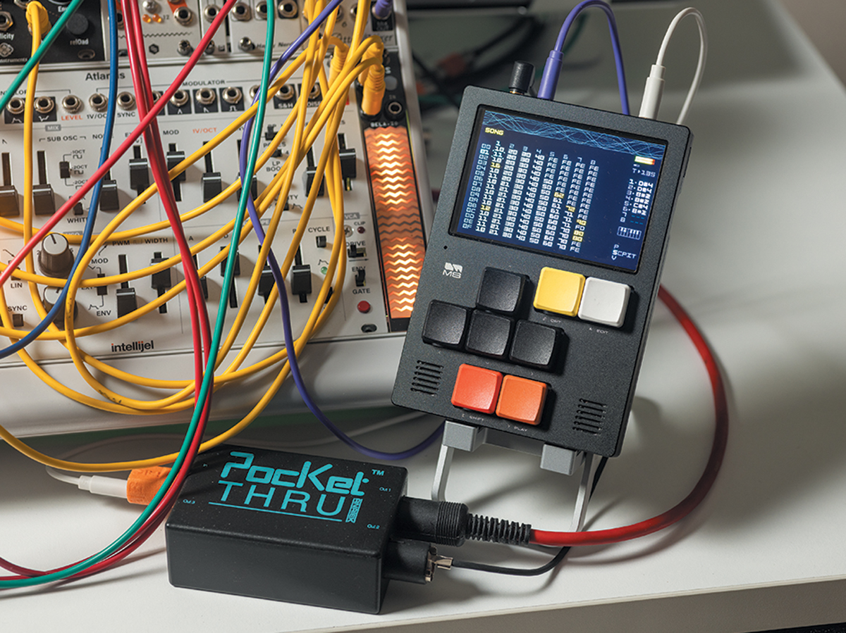 るDIRT YWAVE M8 TrackerとANATEK Pocket Thr u