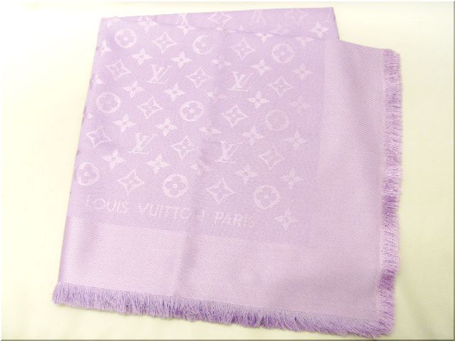 紫とシルバーのヴィトンのショールになります。 愛らしい 