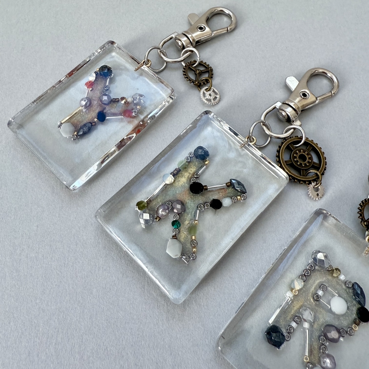 男性向けレジン作品に挑戦！イニシャル入りキーホルダー - soda_blueの