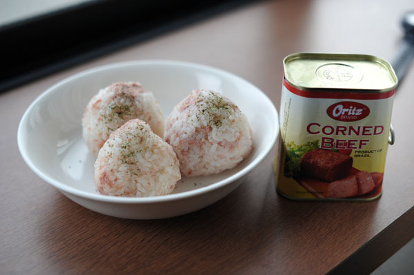 おにぎりは常温が美味しいと思います 塩むすび コーンビーフむすび Softcandy S Blog おにぎりは常温が美味しいと思います 塩むすび コーンビーフむすび Softcandy S Blog