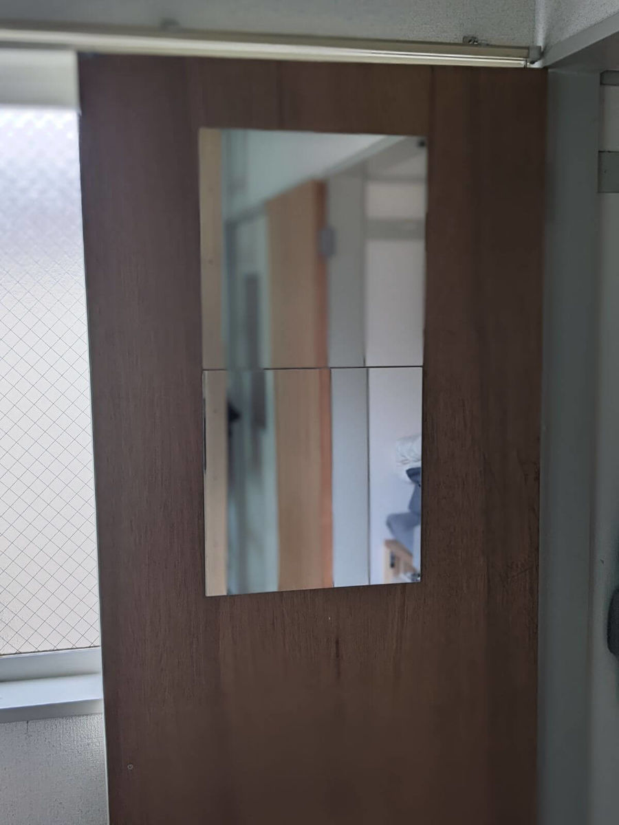 貼るタイプのミラー】IKEAのブロンドロン（旧ロッツ）を賃貸の