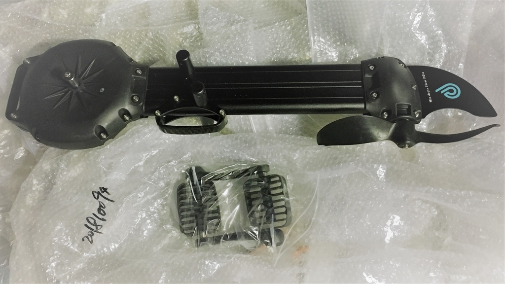 足漕ぎカヤックモンベルライオットマコ10 魚群探知機+パドルセット