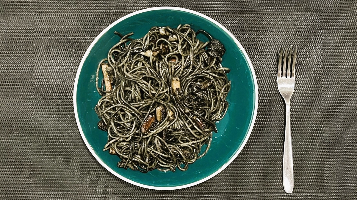 アオリイカのイカ墨パスタ