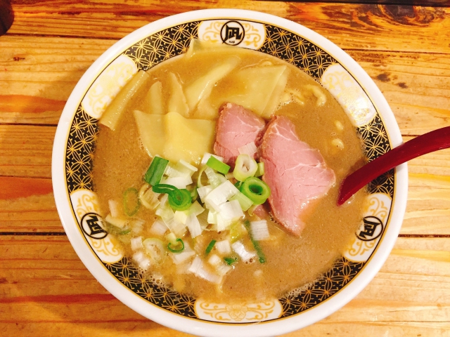 すごい煮干ラーメン凪 新宿ゴールデン街店本館_ランチタイム_煮干しラーメン_850円 _