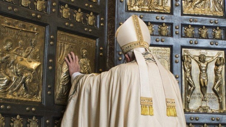 ローマ教皇　法王　聖なる扉　バチカン