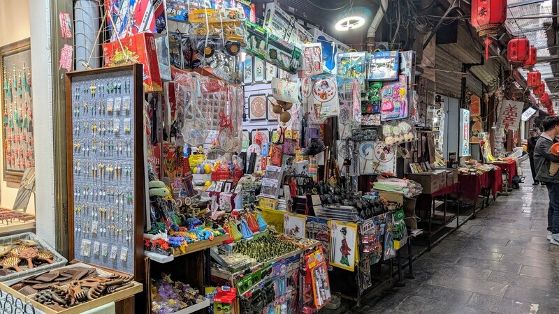 【西安,重慶2】回民街で「𰻞𰻞面」を食す - 世界の街シンプル一人旅