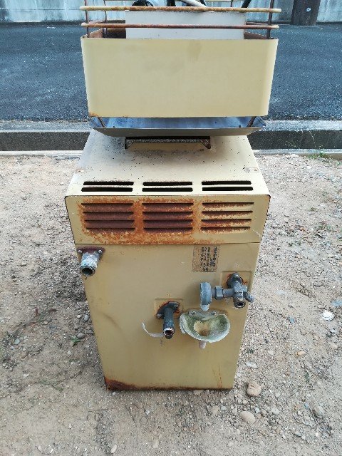 古い給湯器