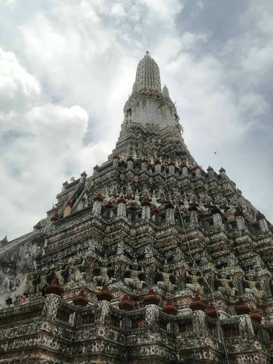 タイ人の先生と寺院巡り①ワット・アルンの建造物を愛でる（拝観料200