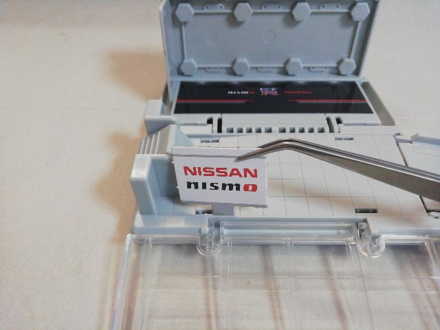 トミカタウン】NISSAN Racing team NISMO PIT / 給油塔にホース