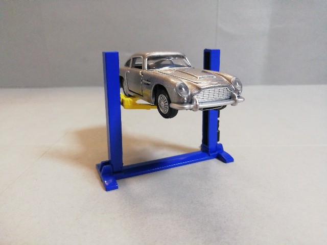ASTON MARTIN DB5 ハンドメイド ガレージ ジオラマ（Doyusha 1