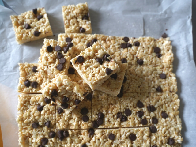 アメリカ生活 持ち寄りパーティーに手作りライスクリスピーバーを持っていきました Yumyum おやこじかん