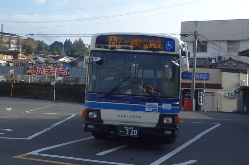 高千穂バスセンターでの五ヶ瀬町立病院行