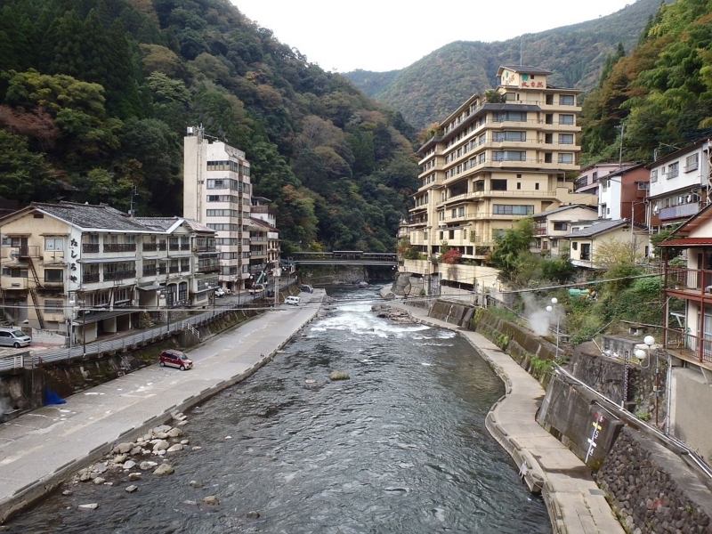 杖立橋より杖立川下流を望む