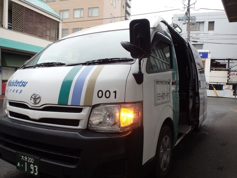 日田バスセンターに着いた杷木行のワンボックス
