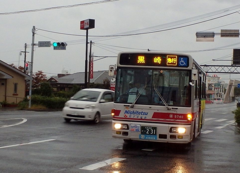 西鉄直方にやってくる黒崎駅行急行バス