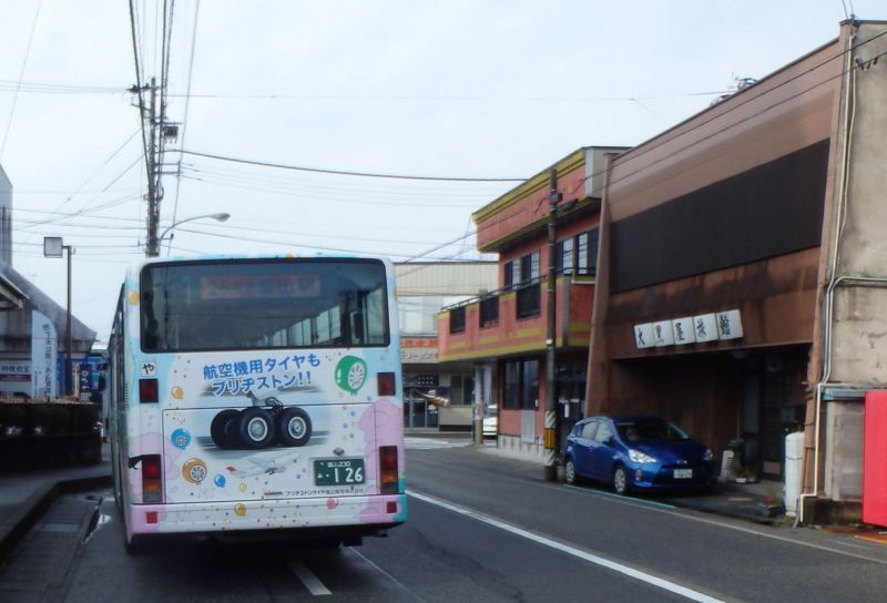 速星バス停に停車する26系統