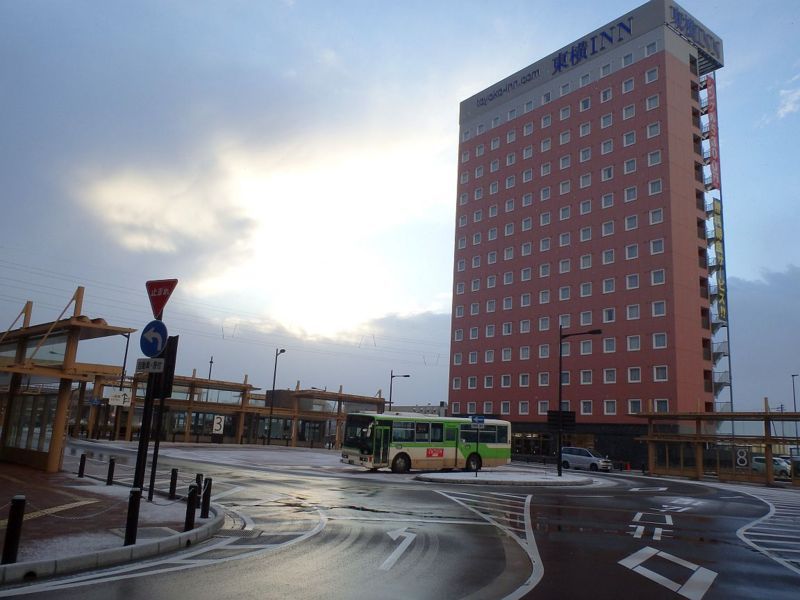 新高岡駅にて